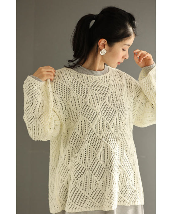 ビジューを散りばめた揺らめくダイヤ柄編みニットプルオーバートップス