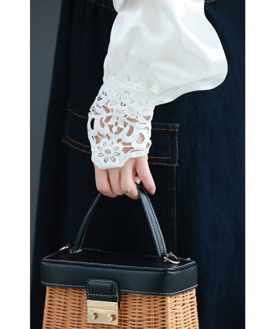 デコルテに沿う白花レースの艶ブラウストップス