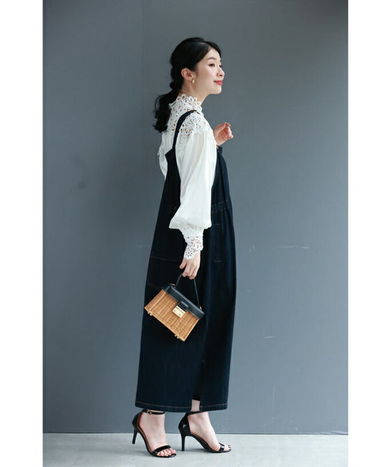 デコルテに沿う白花レースの艶ブラウストップス