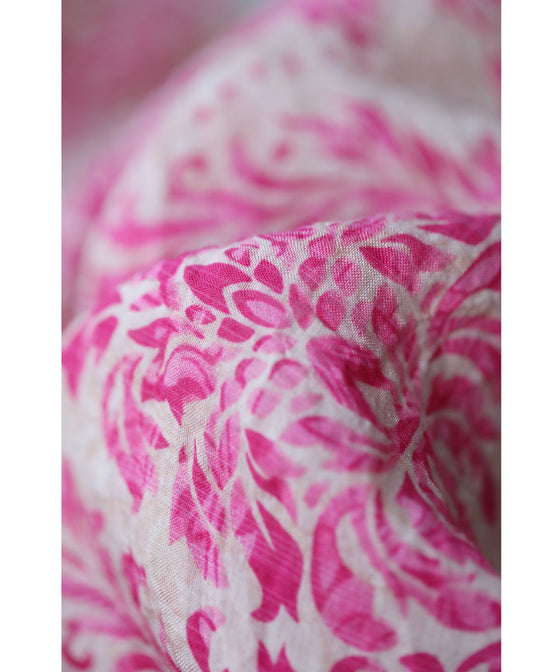 柔らかく涼しいピンクのダマスク柄ブラウストップス