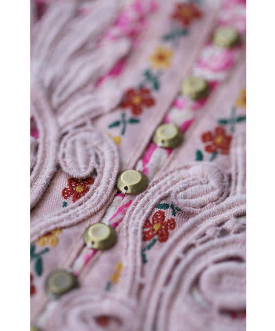 柔らかく涼しいピンクのダマスク柄ブラウストップス