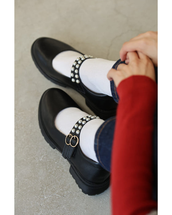 パール連なるダブルストラップパンプス