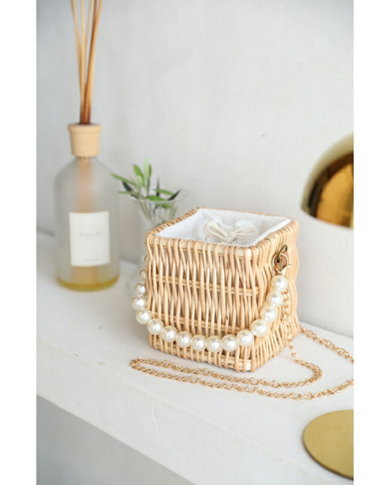 パールハンドルのスクエアかごバッグ