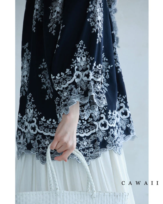 ぐるりと360度エレガントな刺繍浮かぶブラウストップス