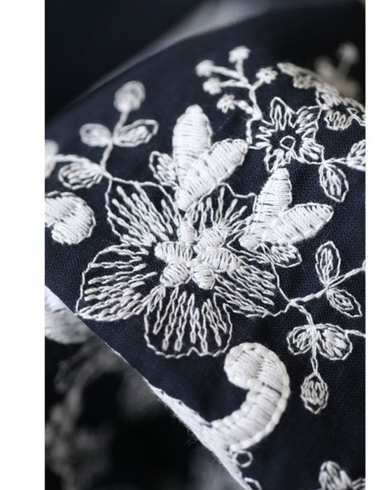 ぐるりと360度エレガントな刺繍浮かぶブラウストップス