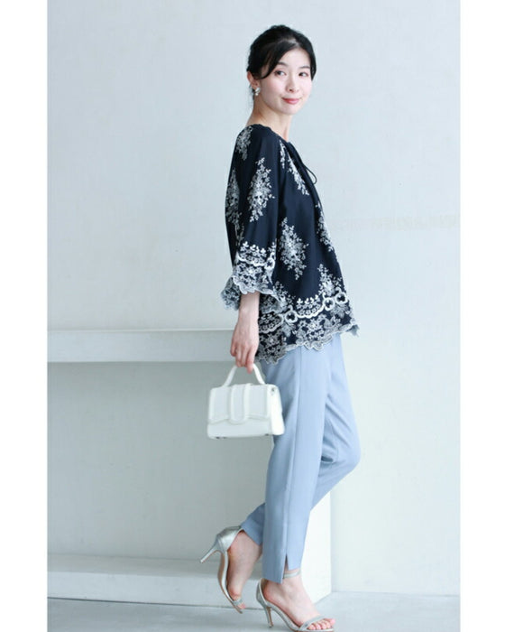 ぐるりと360度エレガントな刺繍浮かぶブラウストップス