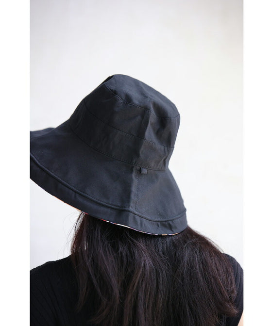 (ストラップ付き)シンプルにも花柄にも。表裏使える2wayつば広ハット