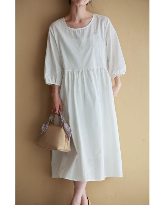 柔らかく羽刺繍が浮かぶミディアムワンピース(インナー付き)
