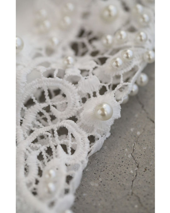 パールの粒を添えたレース窓スリーブのカットソートップス