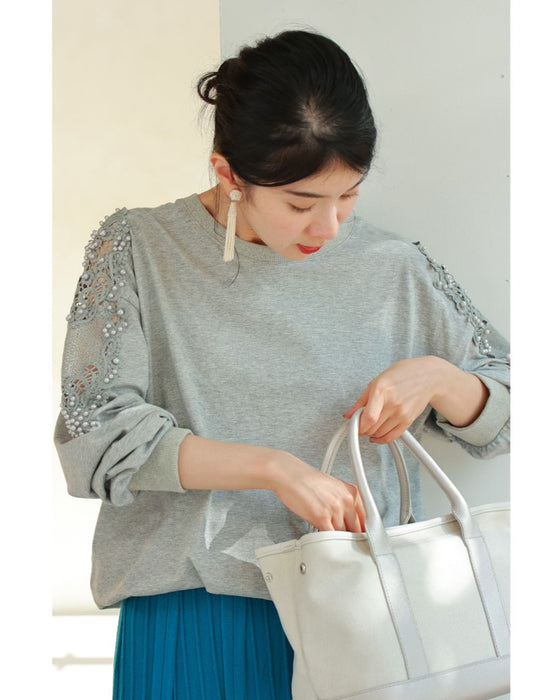 パールの粒を添えたレース窓スリーブのカットソートップス