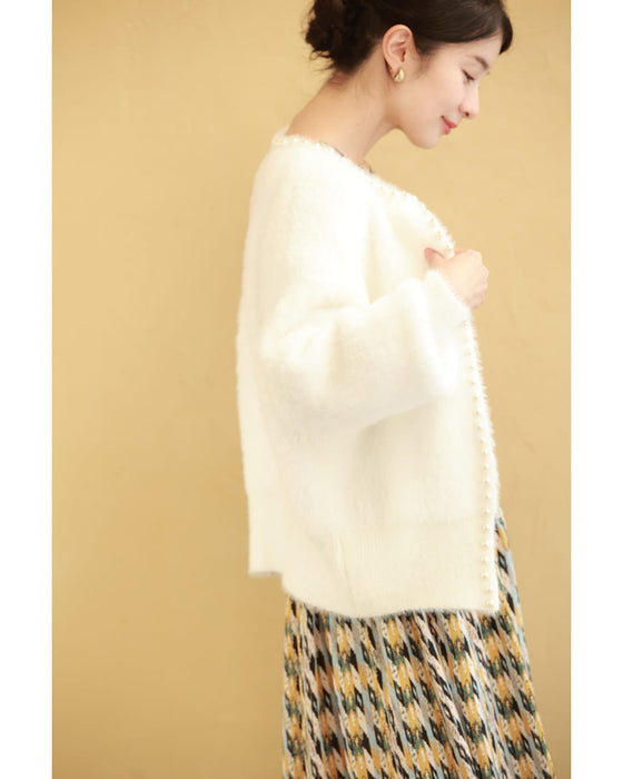 パールで囲むふわふわファーカーディガン