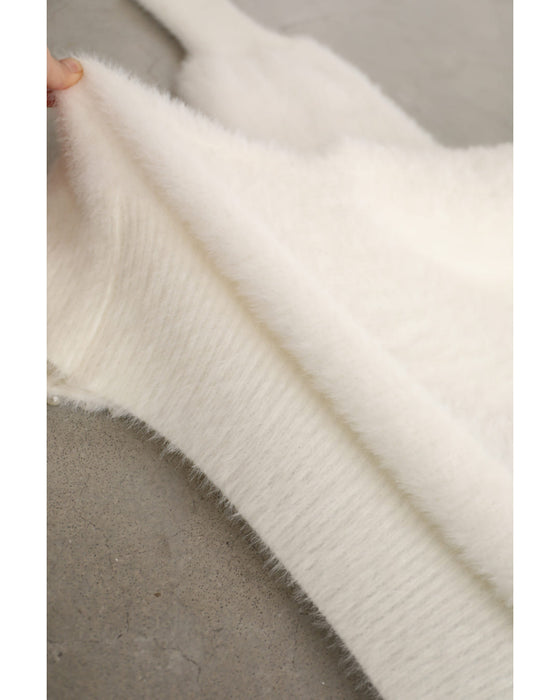 パールで囲むふわふわファーカーディガン