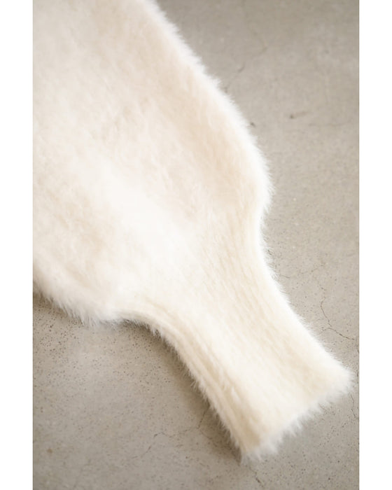 パールで囲むふわふわファーカーディガン