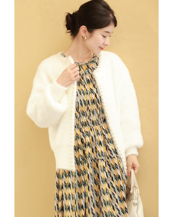 パールで囲むふわふわファーカーディガン