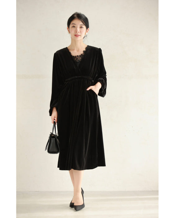 Xラインギャザーの艶ベロア調ミディアムワンピース