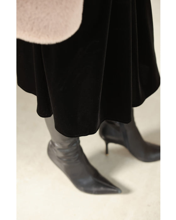 Xラインギャザーの艶ベロア調ミディアムワンピース