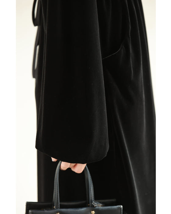 Xラインギャザーの艶ベロア調ミディアムワンピース
