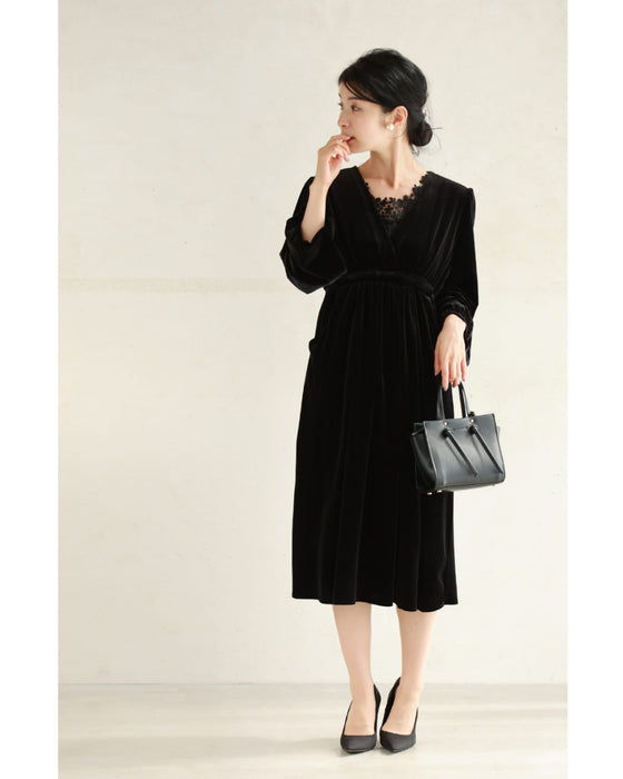 Xラインギャザーの艶ベロア調ミディアムワンピース