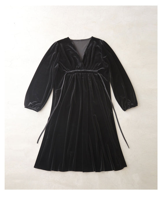 Xラインギャザーの艶ベロア調ミディアムワンピース