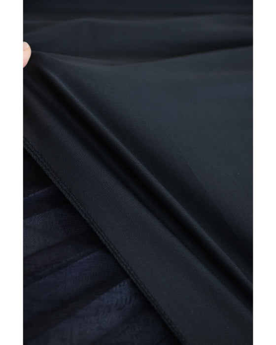 街並み浮かぶシアープリーツミディアムスカート