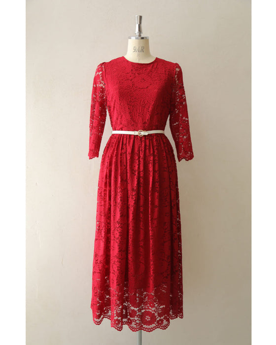 A long dress made entirely of lace and featuring a red dahlia (with belt)