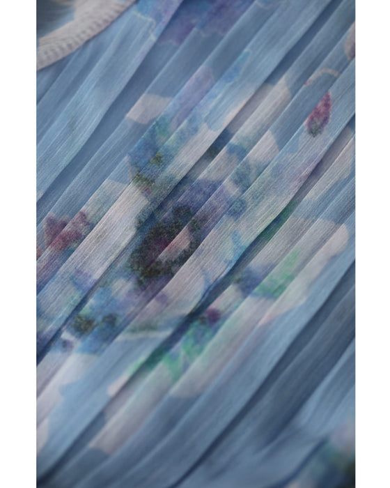 透明感に揺らめく花のシアープリーツミディアムワンピース(ベルト付き)