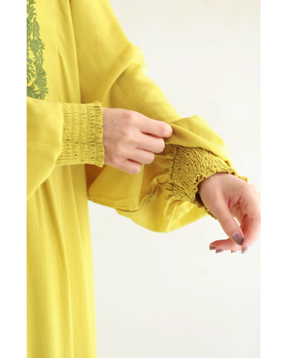 花刺繍を抱くポワン袖ロングワンピース