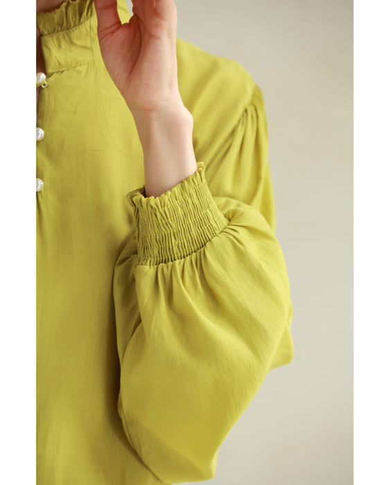 Pistachio color long dress with ruffled diagonal hem (with ribbon)