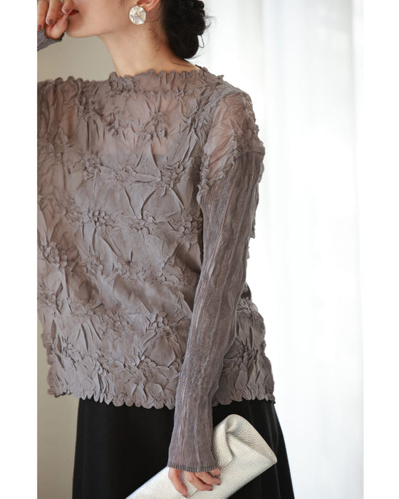 インナー使いにオススメ。花レリーフシアーカットソートップス