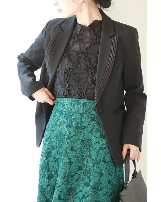 インナー使いにオススメ。花レリーフシアーカットソートップス