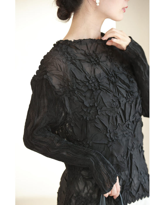 インナー使いにオススメ。花レリーフシアーカットソートップス