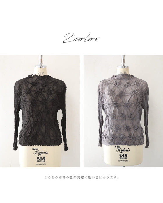 インナー使いにオススメ。花レリーフシアーカットソートップス