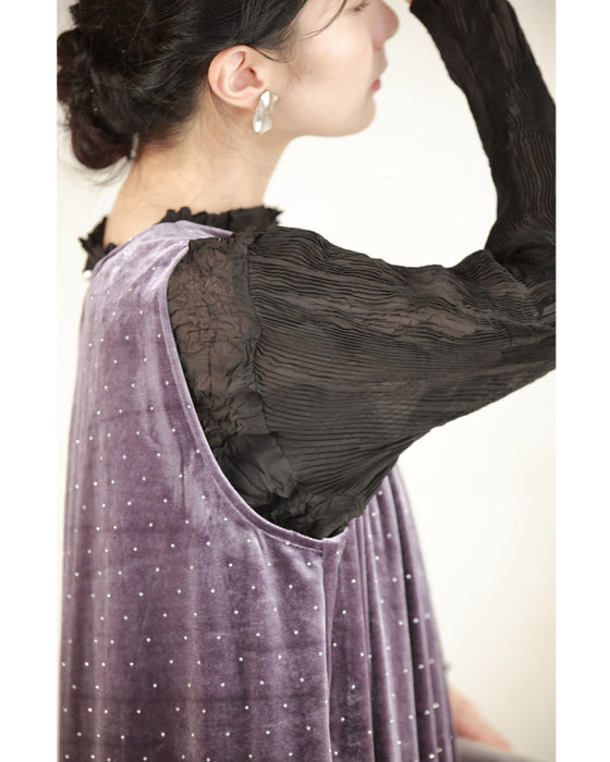 インナー使いにオススメ。花レリーフシアーカットソートップス