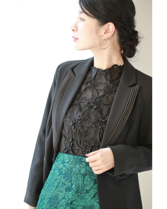 インナー使いにオススメ。花レリーフシアーカットソートップス