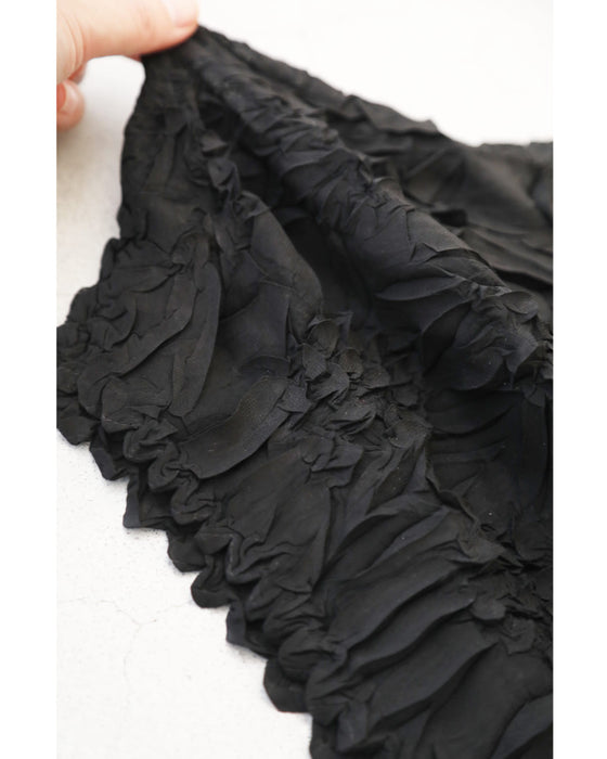 インナー使いにオススメ。花レリーフシアーカットソートップス