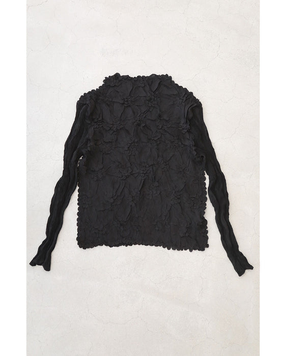 インナー使いにオススメ。花レリーフシアーカットソートップス