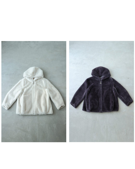 ふわもこフェイクファーのジップアップブルゾン