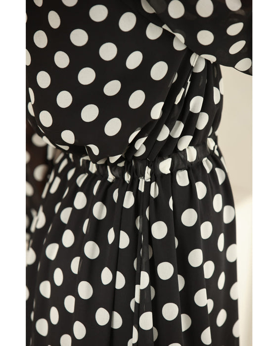 踊るランダム裾フリルのドットミディアムワンピース