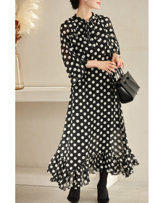 踊るランダム裾フリルのドットミディアムワンピース