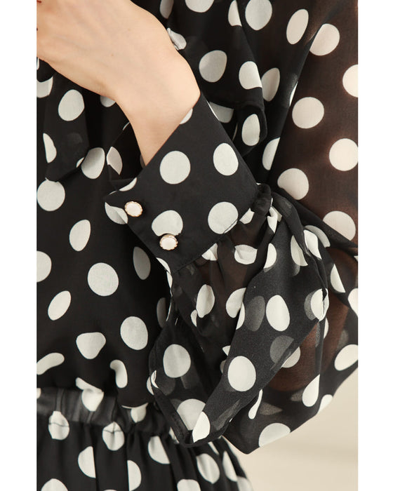 踊るランダム裾フリルのドットミディアムワンピース