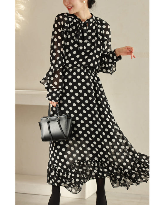 踊るランダム裾フリルのドットミディアムワンピース