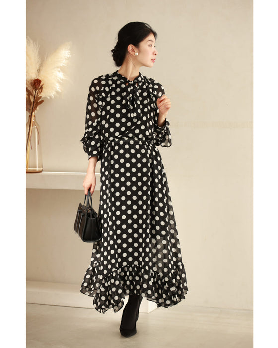 踊るランダム裾フリルのドットミディアムワンピース