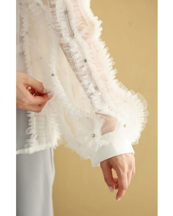 たっぷりフリルとビジュー流れるシアーブラウストップス