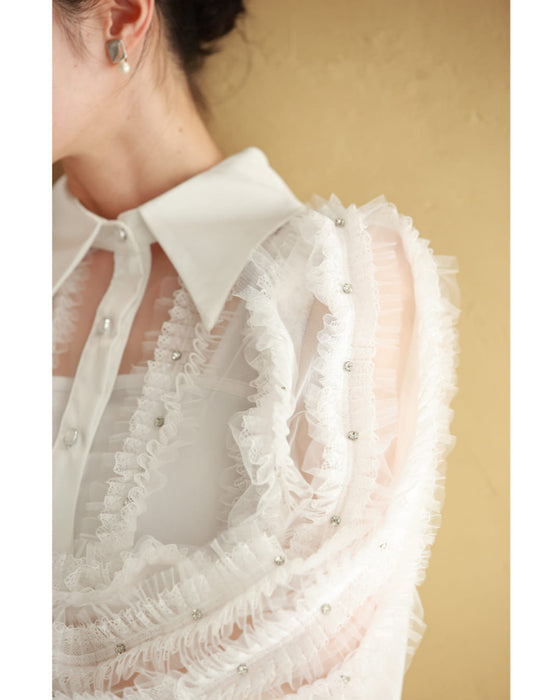 たっぷりフリルとビジュー流れるシアーブラウストップス