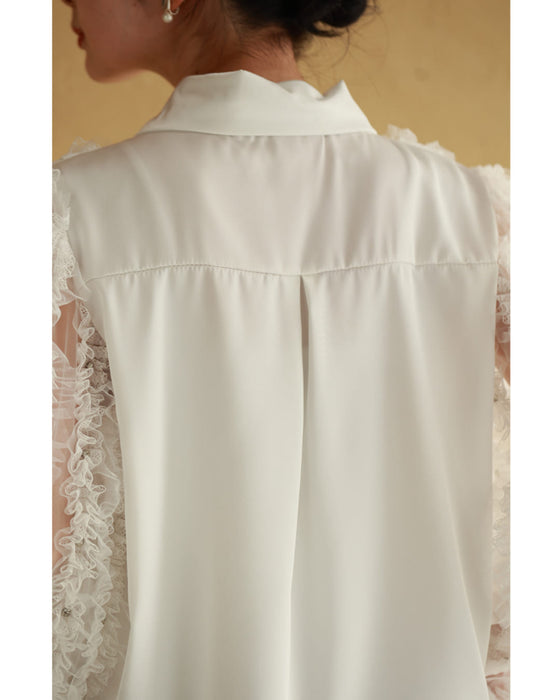 たっぷりフリルとビジュー流れるシアーブラウストップス