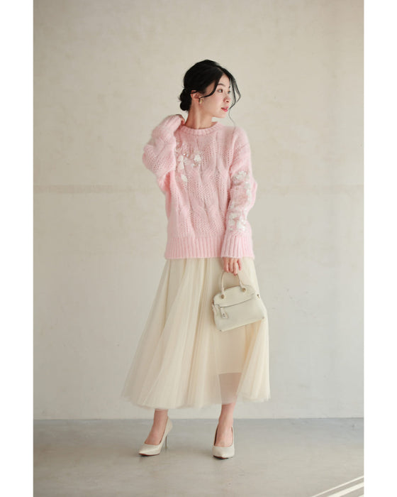 スパンコールが煌めくデコレーションチュールのニットプルオーバートップス