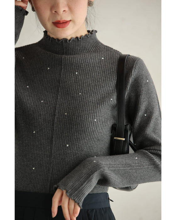 トライアングルのビジュー輝くリブカットソートップス