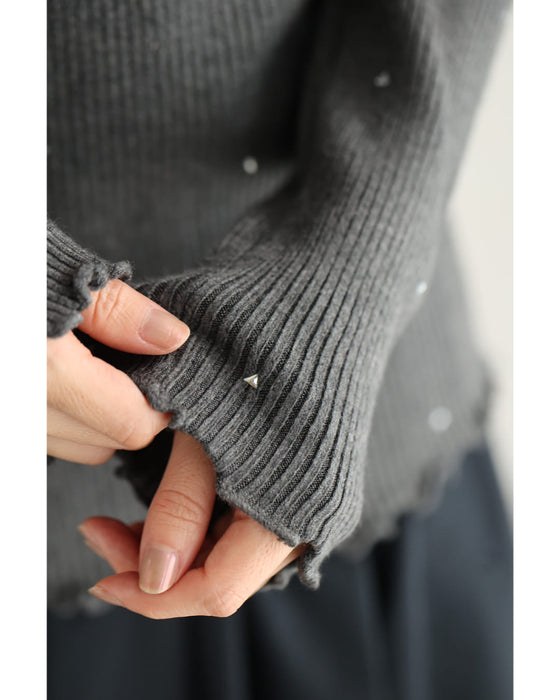 トライアングルのビジュー輝くリブカットソートップス