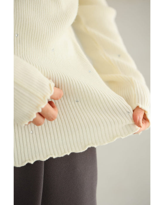 トライアングルのビジュー輝くリブカットソートップス