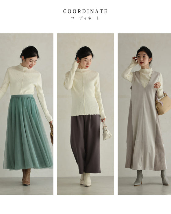 トライアングルのビジュー輝くリブカットソートップス